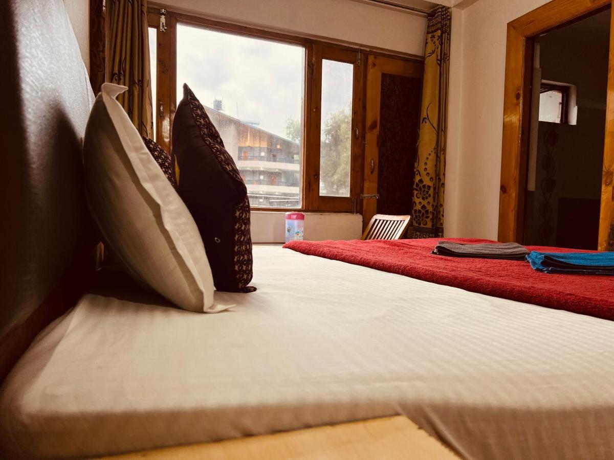 Hotel Solitaire - With Best View Of Mountains Manāli Екстериор снимка